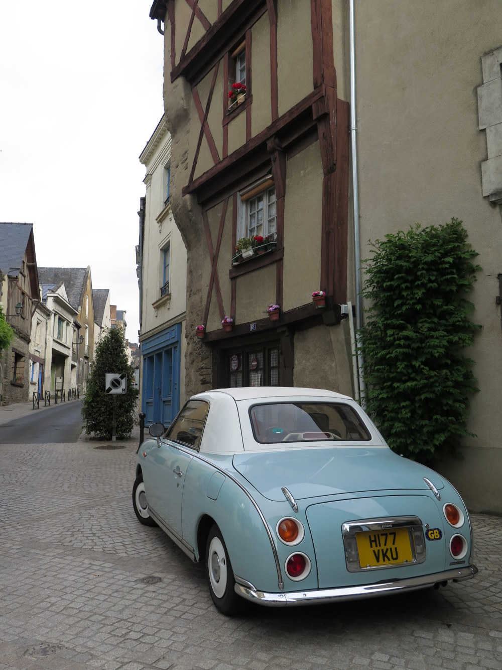 6-chateux-gontier Image of 6-chateux-gontier